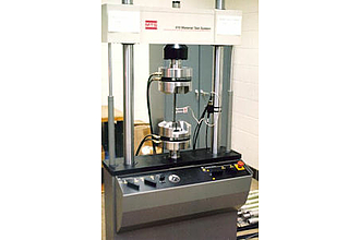 Detailbild zu :  Servohydraulische Prüfmaschine MTS 810 Material Testing System