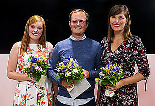 medius-Preisträgerinnen und -Preisträger: Melanie Baxter, Jörn Zahlmann und Anna Freytag. Foto: sh/fsf (freiwillige Selbstkontrolle Fernsehen)