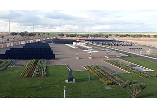 Der 2015 in Betrieb genommene »Green Energy Park« in Ben Guerir ist die größte Photovoltaik-Testplattform Afrikas. © Fraunhofer-Center für Silizium-Photovoltaik CSP