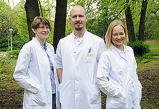 Dr. Regina Moritz-Tugral, Stefan Leber und Anna Cyran (v.l.) (Foto: Uniklinik Magdeburg/Melitta Dybiona)