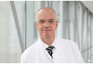 Prof. Dr. med. Felix Walcher, Direktor der Universitätsklinik für Unfallchirurgie Magdeburg. Fotografin: Melitta Schubert/UMMD