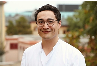 Portrait von Dr. med. Felix Barajas Ordoñez, Fotografin: Melitta Schubert/Universitätsmedizin Magdeburg