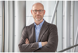 Prof. Dr. rer. nat. Matthias Leisegang bringt seine langjährige Erfahrung als neuer W2-Professor für Translationale Immuntherapie an die Universitätsklinik für Hämatologie, Onkologie und Zelltherapie der Otto-von-Guericke-Universität Magdeburg. Fotografin: Melitta Schubert/UMMD