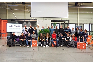 Auf dem Health IT Campus in Magdeburg starteten 19 junge Forschende in ihre Akademiewoche im Rahmen der DFG-Nachwuchsakademie für patientenorientierte Forschung in der Thoraxchirurgie unter der Leitung von Prof. Dr. Thorsten Walles, Chefarzt der Thoraxchirurgie, Lungenklinik Lostau und Universitätsklinik Magdeburg (1.v.l.). Fotografin: Laura Grade