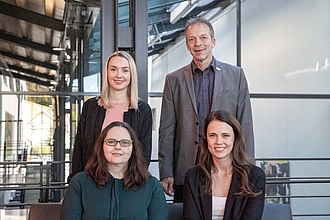 Das CASE-Projektteam mit Projektleiter Prof. Dr. Folker Roland: Theresa Vitera (hinten links), Katalin Raddatz (vorne links) und Linda Skiebe.