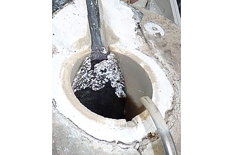 Tiegel aus Tabulartonerde beim Testen