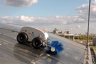 Ferngesteuertes Reinigungsgerät Filius (Foto: Fraunhofer IFF)